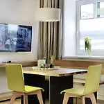 Riedz Innsbruck- Zentrales Apartmenthaus Mit Grüner Oase * Innsbruck