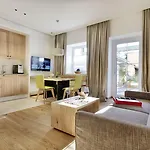 Appartamento Riedz Innsbruck- Zentrales Apartmenthaus Mit Gruener Oase