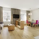 Riedz Innsbruck- Zentrales Apartmenthaus Mit Gruener Oase Appartamento
