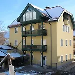 Appartamento Riedz Innsbruck- Zentrales Apartmenthaus Mit Gruener Oase Innsbruck