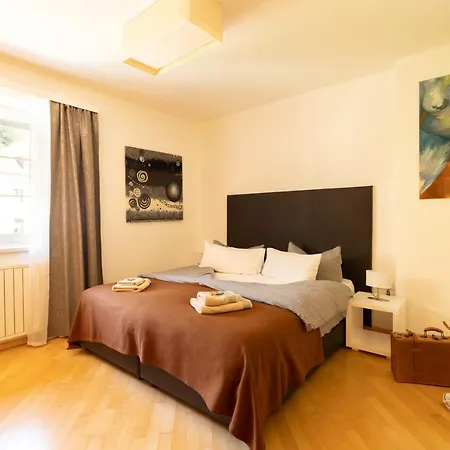 Riedz Innsbruck- Zentrales Apartmenthaus Mit Gruener Oase Lejlighed Innsbruck