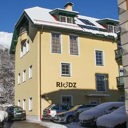 Riedz Innsbruck- Zentrales Apartmenthaus Mit Gruener Oase * Інсбрук