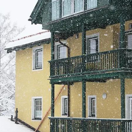 Riedz Innsbruck- Zentrales Apartmenthaus Mit Gruener Oase * Інсбрук