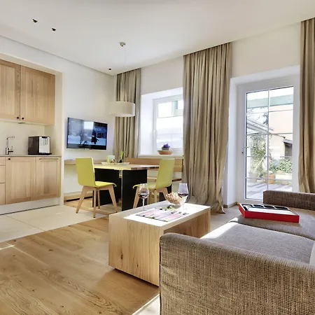 Апартаменти Riedz Innsbruck- Zentrales Apartmenthaus Mit Gruener Oase