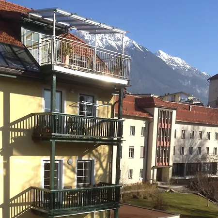 Riedz Innsbruck- Zentrales Apartmenthaus Mit Grüner Oase