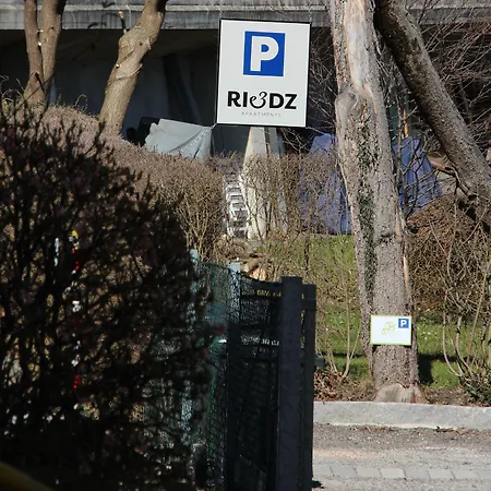 公寓 Riedz Innsbruck- Zentrales Apartmenthaus Mit Gruener Oase