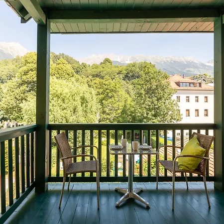 Апартаменти Riedz Innsbruck- Zentrales Apartmenthaus Mit Gruener Oase