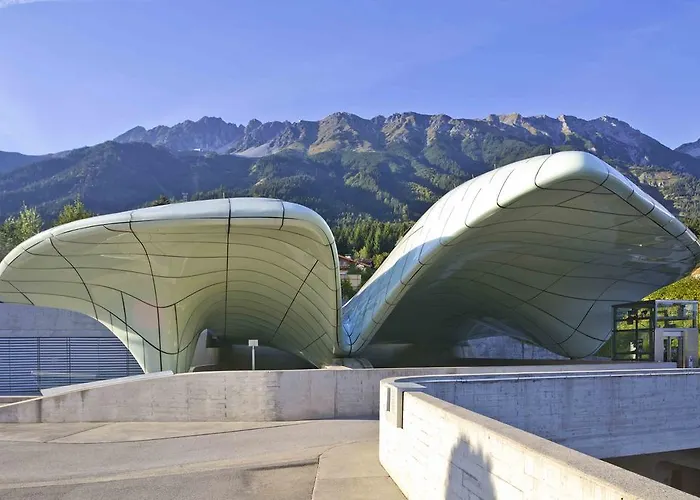 Апартаменти Riedz Innsbruck- Zentrales Apartmenthaus Mit Gruener Oase