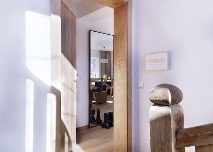 Апартаменти Riedz Innsbruck- Zentrales Apartmenthaus Mit Gruener Oase *