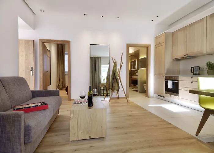 Апартаменти Riedz Innsbruck- Zentrales Apartmenthaus Mit Gruener Oase