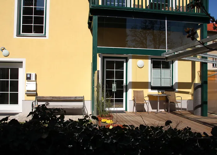 Апартаменти Riedz Innsbruck- Zentrales Apartmenthaus Mit Gruener Oase