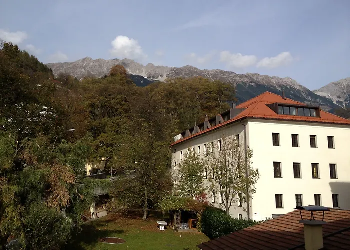 Riedz Innsbruck- Zentrales Apartmenthaus Mit Gruener Oase Апартаменти