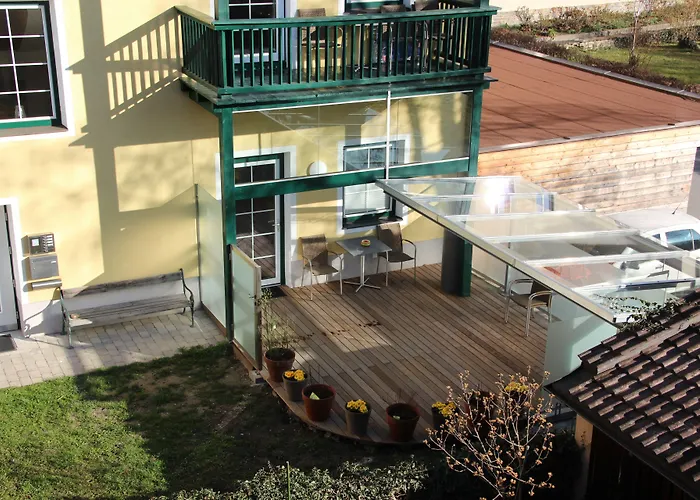 Апартаменти Riedz Innsbruck- Zentrales Apartmenthaus Mit Gruener Oase *