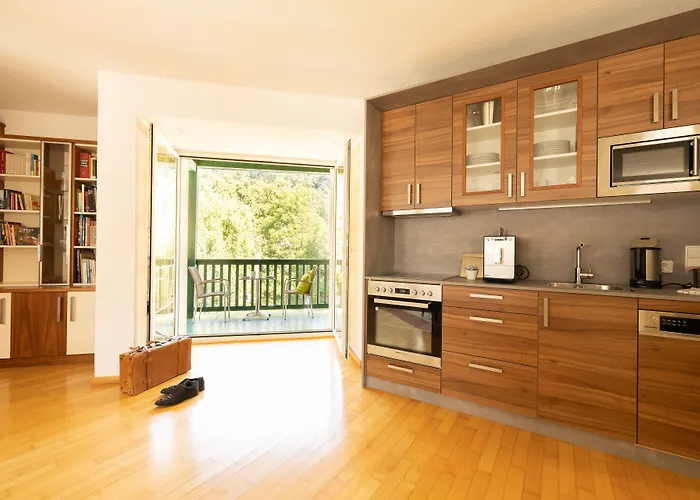 Riedz Innsbruck- Zentrales Apartmenthaus Mit Grüner Oase *