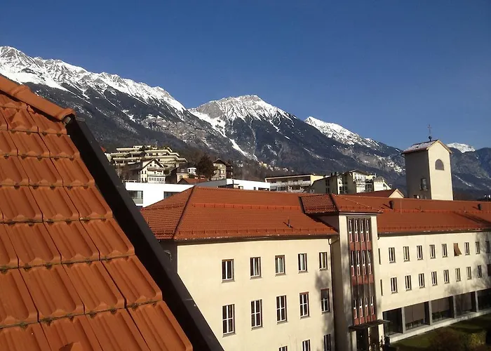 Riedz Innsbruck- Zentrales Apartmenthaus Mit Gruener Oase Innsbruck