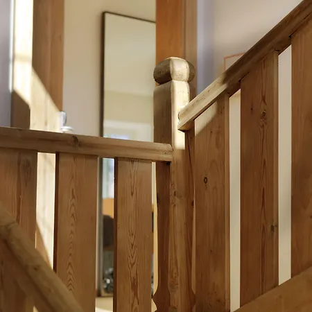 アパート Riedz Innsbruck- Zentrales Apartmenthaus Mit Gruener Oase インスブルック